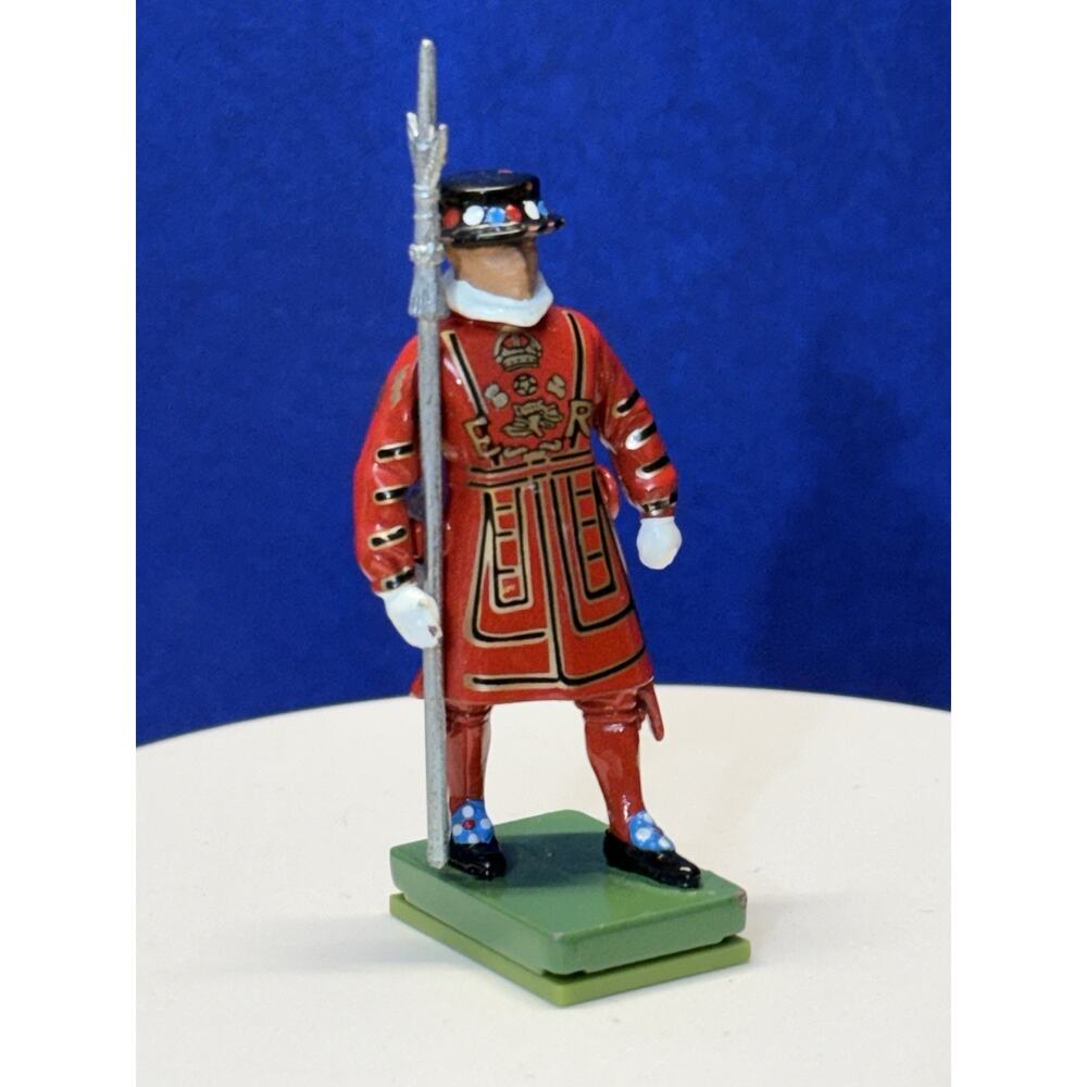 Vintage W. Britain Ceremonial British Beefeater Tower of London Guard Soldier